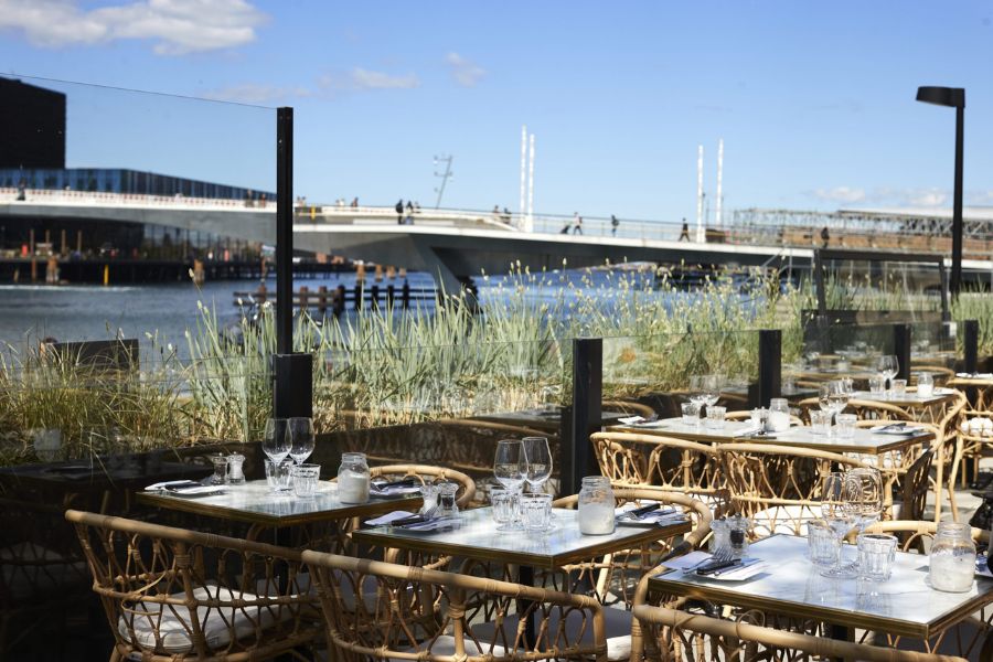 Restaurant ved vandet i København, nærmere bestemt på Christianshavn