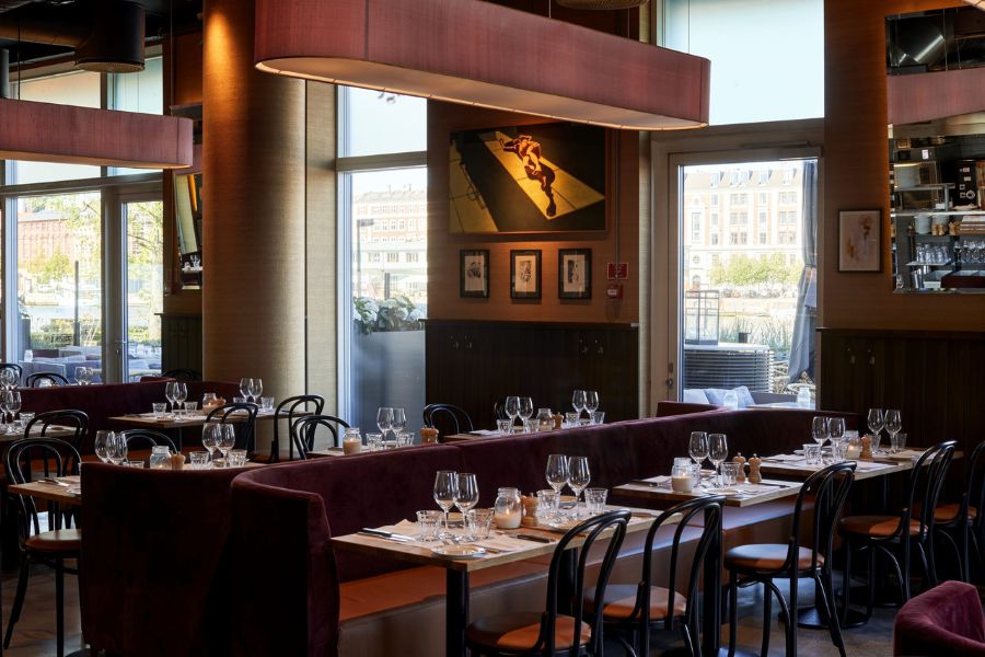 Restaurant ved vandet i København, nærmere bestemt på Christianshavn